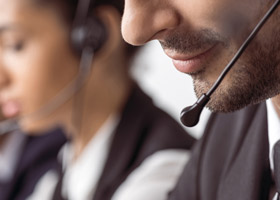 搬家(jiā)咨詢師(shī)提供24小(xiǎo)時(shí)咨詢服務